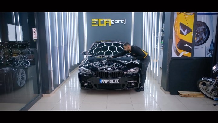Efsaneleşen kasa F10 BMW 5 Serisi geçen haftaki konuklarımızdan biriydi. Neler uyguladık; •Ön ve arka tampon boyama işlemi •Boya düzeltme, parlatma ve koruma uygulaması •ClearFX 10H sertliğinde seramik kaplama uygulaması •Antibakteriyel iç detaylı temizlik uygulaması •Deri döşeme ve trim boya yenileme @ismetsahbazz En iyisini isteyenlerin adresi 🔥 #ecagaraj 🔥 . . . #ecagaraj#bmw#vw#volkswagen#mercedes#bmwgram#mercedesbenz#vwlove#passat#car#carreels#carlovers#audi#audilove#audia3#subaru#amg#r#explore