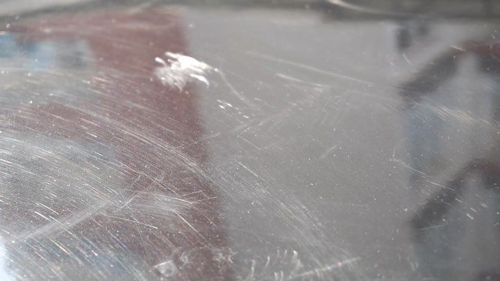 Derin çizik şikayetleriyle garajımıza misafir olan Audi A4 Taş ile kasti olarak çizilen aracımızın derin çiziklerini %90 seviyelerine kadar onararak kusursuza yakın bir görünüme kavuşturduk. Aracımızın Restorfx ile boya yenileme işlemini yaptıktan sonra Clearfx seramik kaplama ile koruma altına aldık. Motor kaputunu STEK (150 mikron) ppf ile kaplayarak taş izleri ve dış etkenlere karşı tam korumaya aldık. En iyisini isteyenlerin adresi! @nayifolgun @stekturkiye @restorfxtr #ecagaraj#restorfx#restorfxtr#clearfx#seramikkaplama#detailing#exclusive#carcare#automobile#auditurkiye#audiclub#audia4#stek