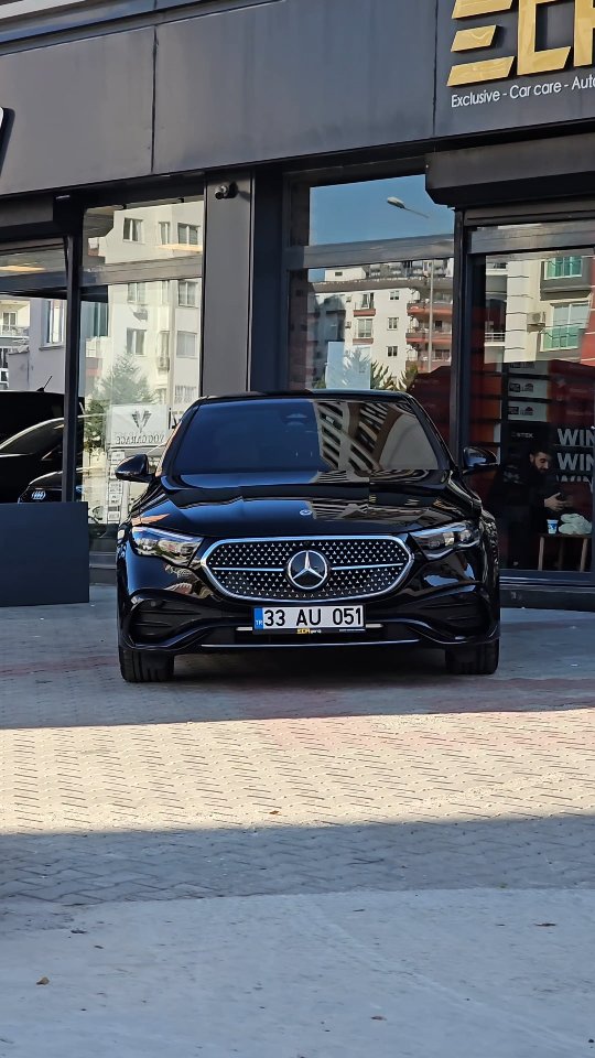 Görünmez Zırh DYNOshield! 🔥 • E Serisi Mercedes-Benz kendi gibi premium olan #STEK #DYNOshield ile PPF kaplandı. • Ultra parlak #DYNOshield, kendini yenilerken hidrofobik yapısıyla da aracınız artık çok az kirlenecek. • Ömür boyu garantili LLumar IRX serisi cam filmleriyle de son dokunuşumuzu yapıp keyifle teslim ettik. #ecagaraj #mercedes_benz #mercedesbenz #eseries #w214 #stek #dynoshield @stekturkiye @llumarcamfilmi @mercedesbenzturkiye