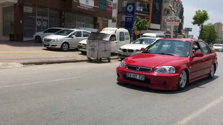 Boyası oldukça zayıflamış, solmaya başlamış aracımızın boyası restorfx uygulamasıyla kurtarıldı hareler tamamen giderildi. Verniğine yaklaşık 10 mikronluk ekstra bir katman sağlanarak yeniden ilk günkü gibi parlak ve canlı hale getirildi. Pasta cila gibi verniği aşındıran kısa süreli yöntemler boyası zayıflamış araçlar için çözüm değil aksine zarardır. Siz de geç kalmadan aracınızın boyasını Restorfx ile koruyun ve ultra parlaklık sağlayın. @abdulmuttalipbaysal hayırlı olsun #restorfx#boya#tbt#tb#car#a#araba#instagood#mersin#carcare#pozcu#modifiye#tuning#akdeniz#otomotiv#instadaily#e#renault#mercedes#audi#toyota#honda#ies#hondacivic#civic