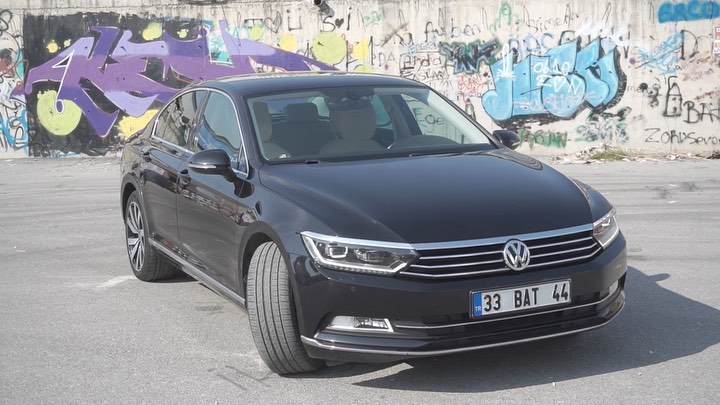 Aracımızın hasarlı kısımlarını onarıp, komple Restorfx uygulaması ve Clearfx seramik kaplama uygulaması ile mükemmel bir parlaklığa ve görünüme kavuşturup misafirimizi uğurladık. Derin çiziklere büyük oranda elveda dedik, matlaşan boya yüzeyini de fabrikadan ilk çıktığı haline kavuşturduk. Her zaman en iyisini isteyenlerin adresi 🥇 #ecagaraj #exclusive #carcare #automobile #automobiles #restorfx #restorfxturkiye #restorfxmersin #clearfx #restoration #detailing #detailingturkey #mersin #restorfxfamily #ecagarajgünlükleri #boyayenileme #boyakoruma #seramikkaplama #volkswagen #passat #paintrestoration