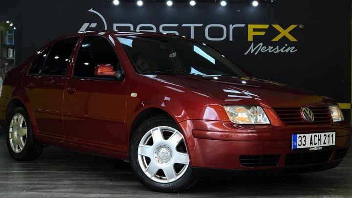 Bir yeniden doğuş hikayesi. Vw Bora aracımızın yaşından ve çevresel etkilerden kaynaklı vernik atıkları, çizikleri, matlaşan boya yüzeyi gibi sorunlarını Restorfx desteğiyle orjinalliğini bozmadan onarıp fabrikadan çıktığı haline getirip, Clearfx seramik kaplamamızla da zararlı maddelere, yağmura, çamura karşı maksimum koruma altına aldık. Yeniden 2000 li yıllara dönmenin keyfi ile. İyi seyirler #restorfx#boya#tbt#tb#car#a#araba#instagood#mersin#carcare#pozcu#modifiye#tuning#akdeniz#otomotiv#instadaily#e#vw#vwbora#bora#vwclub#vwdeutschland#vwgermany#vwturkiye