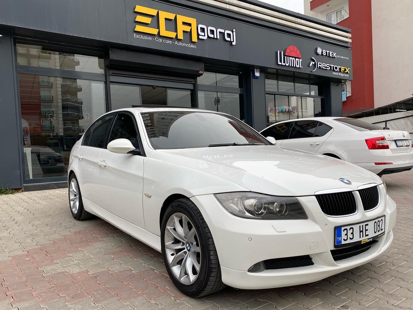 BMW E90 kasa 320i aracımıza Llumar ATR 35 CH SR HPR cam filmi uygulaması yaparak misafirimizi uğurladık. En iyisini isteyenlerin adresi 🔥 ✅10 yıl garanti 💎Görünür ışık geçirgenliği %39 💎Güneş enerjisi reddi %48 💎Seçili IR reddi %53 💎UV engelleme %99 #ecagaraj#exclusive#carcare#automobiles#detailing#llumar#stek#atr#camfilmi#mersincamfilmi#camfilmiuygulamasi#windowfilms#mersin#llumarcamfilmi