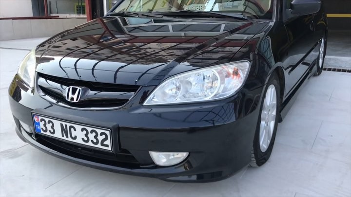 Boyası oldukça zayıflamış,tavanı solmuş, bagaj kapağı ve motor kaputu da yanmaya başlamış olan aracımızın tavanı boyasız bir şekilde onarıldı, geri kalan parçaları da restorfx uygulamasıyla kurtarıldı. Verniğine yaklaşık 10 mikronluk ekstra bir katman sağlanarak yeniden ilk günkü gibi parlak ve canlı hale getirildi. Pasta cila gibi verniği aşındıran kısa süreli yöntemler boyası zayıflamış araçlar için çözüm değil aksine zarardır. Siz de geç kalmadan aracınızın boyasını Restorfx ile koruyun ve ultra parlaklık sağlayın. @ahmetserkan7 hayırlı olsun! #restorfx#boya#tbt#tb#car#a#araba#instagood#mersin#carcare#pozcu#modifiye#tuning#akdeniz#otomotiv#instadaily#e#renault#mercedes#audi#toyota#honda#ies#hondacivic#civic