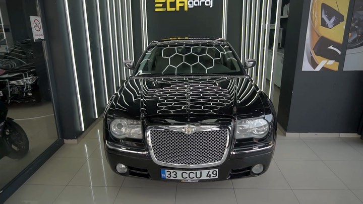 2006 model Chrysler 300 C projesi... Aracımızın hasarlı kısımlarını onarıp, komple Restorfx uygulaması ile mükemmel bir parlaklığa ve görünüme kavuşturup misafirimizi uğurladık. Derin çiziklere büyük oranda elveda dedik, matlaşan boya yüzeyini de fabrikadan ilk çıktığı haline kavuşturduk... Her zaman en iyisini isteyenlerin adresi 🔥 #ecagaraj#exclusive#carcare#automobiles#restorfx#clearfx#restoration#paintrestoration#honda#detailing#detailingturkey#detailingworld#restorfxturkiye#restorfxmersin#mersin#restorfxfamily#ecagarajgünlükleri#boyayenileme#boyakoruma#seramikkaplama#chrysler#chrysler300c#chrysler300