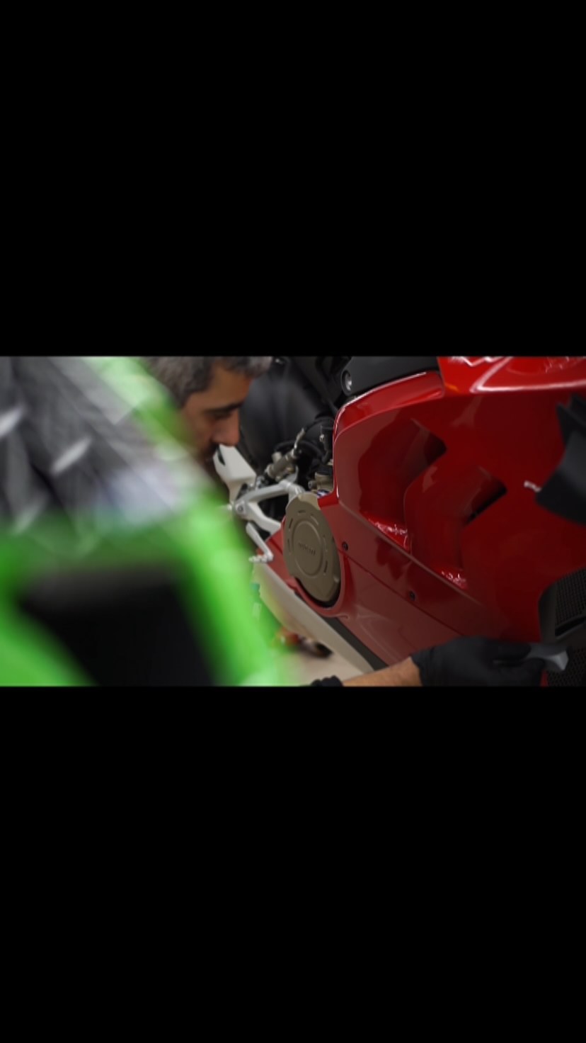 Clearfx seramik kaplama💎 Mersin ECA GARAJ’da 🔥 #clearfx#ecagaraj#exclusive#carcare#automobiles#detailing#details#llumar#stek#mersin#ducati#kawasaki#restorfx#seramikkaplama#racing#moto