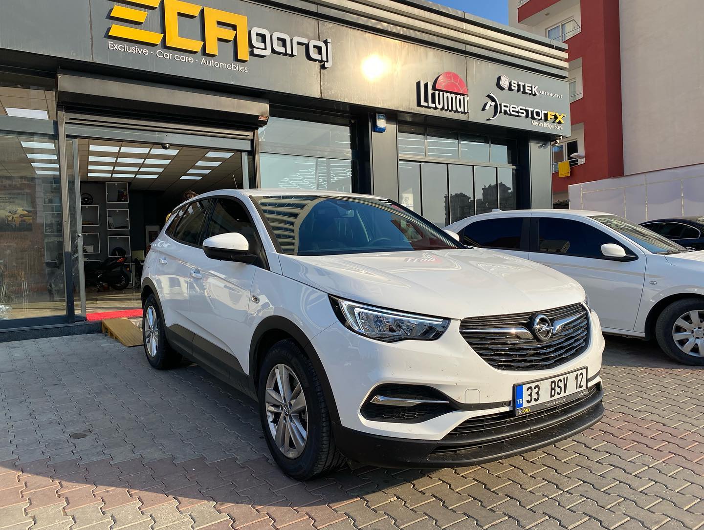 0 km Opel GrandlandX misafirimiz oldu. Yan ve arka camlar Llumar ATR 20, ön sürüş camına da Llumar AIR 80 cam filmi ile güneş ışınlarına karşı tam korumaya ve üstün görüş kalitesine kavuşturduk ✨ En iyisini isteyenlerin adresi🔥 ATR 15 💎%99 UV KORUMASI 💎%16 GÖRÜNÜR IŞIK GEÇİRGENLİĞİ 💎%55 GÜNEŞ ENERJİSİ REDDİ 💎%38 IR ENERJİ REDDİ 💎%51 SECİLİ IR REDDİ 💎%80 PARLAMA AZALTMA 💎%05 GÖRÜNÜR IŞIK YANSIMASI #exclusive#car#carcare#auto#automotive#automobile#eca#garaj#garage#llumar#llumarwindowfilm#llumarcamfilmi#restoration#restorfx#clearfx#stek#stektürkiye#detailing#detailingturkey#detailingworld#çizikonarım#seramikkaplama#boyakoruma#mersin#mezitli#turkey#opel#opeltürkiye#grandlandx#opeltürkiye#opelgrandlandx