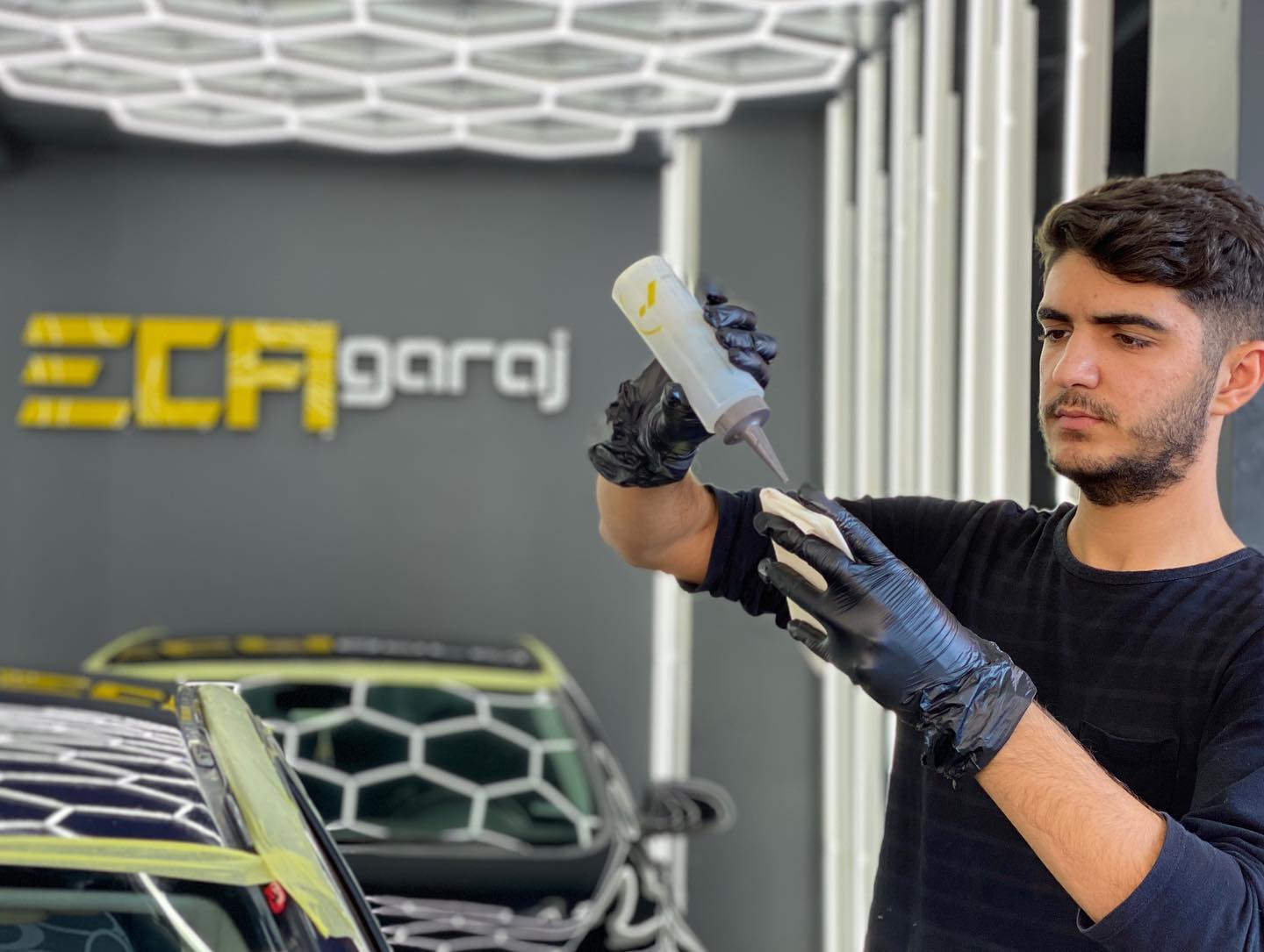RestorFX Boya Restorasyon Sistemi, gelişmiş boya kimyasal restorasyonu ve boya koruyucu ürünler içerir. Bu sistem araç boyasını leke ve çiziklerden arındırıp, göz alıcı bir parlaklık sağlar. RestorFX uygulaması tamamlandığında aracınızın boya kalitesi tam anlamıyla ilk günkü ışıltısına geri döner. 13 yıllık sürede her türlü iklim ve hava şartlarında yapılan testler sonucunda RestorFX özel teknolojisiyle memnuniyet ve çözüm garantisi vermiştir. @restorfxtr @restorfx En iyisini isteyenlerin adresi 🔥 #ecagaraj #ecagaraj#carcare#automobile#restorfx#restorfxtr#clearfx#restoration#paintrestoration#mercedes#detailing#detailingworld#detailingturkey#restorfxturkey#restorfxmersin#mersin#mercedesturkiye#restorfxfamily#seramik#ceramics#car#boyayenileme#paint#painting#boyakoruma#seramikkaplama