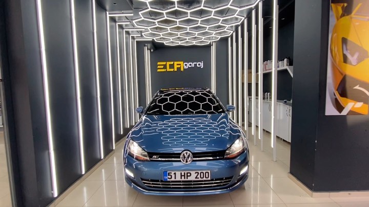 Garajımıza misafir olan VW Golf 7 aracımızın yıpranmış boya yüzeyini özel işçiliğimizle neredeyse kusursuz hale getirerek aracımızın ön kaputunu Stek Dynoshield Ppf kaplama ile kaplayıp geri kalan parçalarını Clearfx Seramik Kaplama ile tam koruma altına alıp mükemmel parlaklık ile misafirimizi uğurladık✨ En iyisini isteyenlerin adresi🔥 #exclusive #car #carcare #auto #automotive #automobile #eca #garaj #garage #llumar #llumaruygulama #llumarwindowfilm #llumarcamfilmi #restoration #restorfx#clearfx #stek #stektürkiye #detailing #detailingturkey #detailingworld #seramik #seramikkaplama #boyakoruma #volkswagen #golf #golf7 #mersin#mezitli#turkey