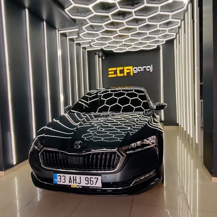 Skoda Octavia misafirimiz oldu, mükemmel bir hale getirdik. Komple Clearfx seramik kaplama ile boyasını mükemmel derinlik ve korumaya alıp, Llumar kalitesiyle buluşturup misafirimizi uğurladık. En iyisini isteyenlerin adresi🔥 @restorfxtr @llumarcamfilmi #exclusive#carcare#automobiles#restorfx#clearfx#restorfxmersin#llumar#llumarcamfilmi#seramikkaplama#detailing#detailingturkey#skoda #octavia#skodaturkiye