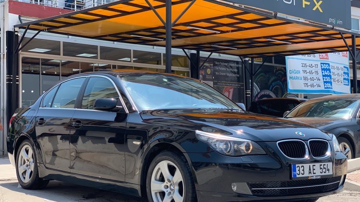 Şuraya klasik olarak, olmaz denilen bir misafirimizin onarım ve mükemmelleştirme hikayesini bırakalım. En iyisini isteyenlerin adresi. @dgedkllll hayırlı olsun. Restorfx Restorfx Clean Restorfx wash Restorfx clay Restorfx trim Restorfx headlight(far yenileme) #restorfx#boya#tbt#tb#car#a#araba#instagood#mersin#carcare#pozcu#modifiye#tuning#akdeniz#otomotiv#instadaily#e#bmw#mpower#520i#bmw520d#bmw5series#525xdrive#bmw525#bmwe60