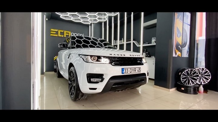 Range rover misafirimiz. Yapılan işlemler: *ClearFX 10H Graphene seramik kaplama💎 *Jant boyama⚫️ *piano black detaylar *antibakteriyal detaylı temizlik🦠 *deri koruma🛡 @restorfxtr @restorfx En iyisini isteyenlerin adresi 🔥 #ecagaraj #exclusive#carcare#automobiles#detailing#detailingworld#detailingturkey#llumar#restorfx#stek#suntek#carwash#rangerover#range#rover#rangeroversport#rangeroverevoque#rangeday#rangeroverlove#rangeroverlovers#rangeroverturkiye#mersin