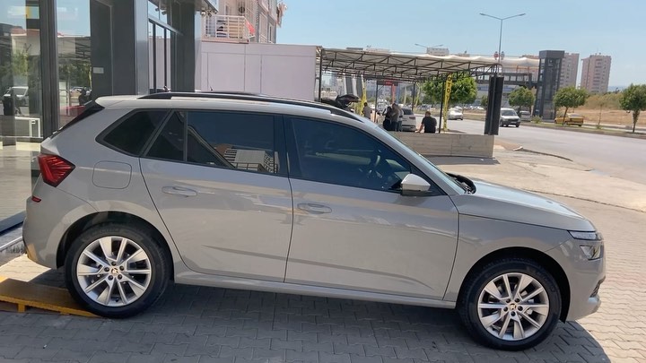 SKODA KAMIQ LLumar cam filmi için Misafirimiz oldu. Yan ve arka camlarına ATR 15 uygulayıp güzel günlerde kullanması dileğiyle misafirimizi uğurladık… @llumarcamfilmi En iyisini isteyenlerin adresi🔥 ECA GARAJ ATR 15 PERFORMANS DEĞERLERİ 10 YIL GARANTI🔥✅ 💎%99 UV KORUMASI 💎%16 GÖRÜNÜR IŞIK GEÇİRGENLİĞİ 💎%55 GÜNEŞ ENERJİSİ REDDİ 💎%38 IR ENERJİ REDDİ 💎%52 SECİLİ IR REDDİ 💎%80 PARLAMA AZALTMA 💎%05 GÖRÜNÜR IŞIK YANSIMASI #exclusive #carcare #automobiles #ecagaraj #llumar #stek #restorfx #detailing #detailingturkey #detailingworld #camfilmi #ppfkaplama #seramikkaplama #skoda #skodaturkiye #skodakamiq #mersin #turkey #türkiye