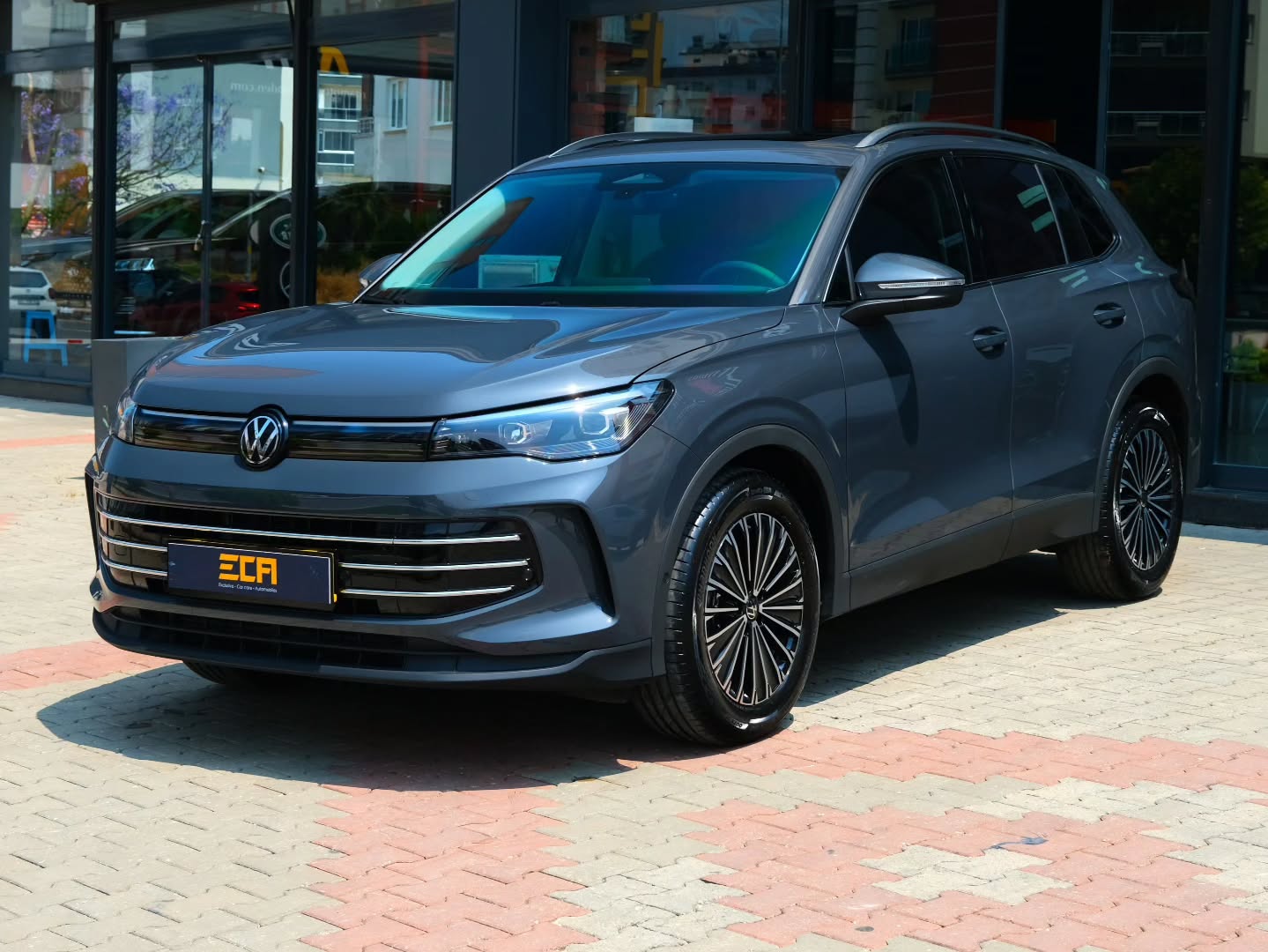 Tiguan'ın şıklığına yakışan koruma. ✨ LLumar Gloss PPF uygulamasıyla aracın parlaklığı ilk günkü gibi korunurken; taş izleri, çizikler ve çevresel etkenlere karşı güçlü bir kalkan oluşturduk. Koruma görünmez, farkı ise yıllarca görünür. Üstelik 5 yıl üretici garantisiyle! @llumarfilms #LlumarPPF #VolkswagenTiguan #PPFKaplama #BoyaKoruma #GlossPPF