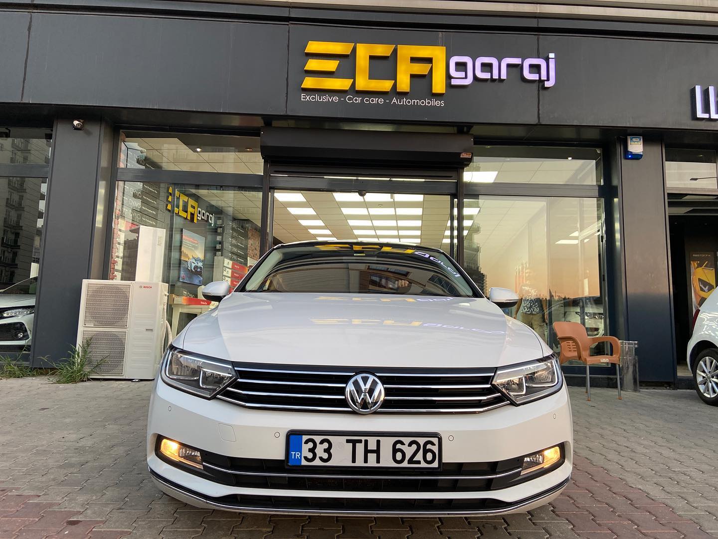Yeni misafirimiz Volkswagen passat Aracımıza Yan arka camlar Llumar ATR 05, Yan ön cam da ATR 15 cam filmi ile güneş ışınlarına karşı tam korumaya ve üstün görüş kalitesine kavuşturduk ✨ @restorfxtr @llumarcamfilmi ATR 15 💎%99 UV KORUMASI 💎%16 GÖRÜNÜR IŞIK GEÇİRGENLİĞİ 💎%55 GÜNEŞ ENERJİSİ REDDİ 💎%38 IR ENERJİ REDDİ 💎%51 SECİLİ IR REDDİ 💎%80 PARLAMA AZALTMA 💎%05 GÖRÜNÜR IŞIK YANSIMASI En iyisini isteyenlerin adresi🔥 #exclusive#ecagaraj#carcare#eca#garage#llumar#llumarcamfilmi#llumarwindowfilm#stek#detailing#detailingworld#detailingturkey#volkswagen#golf#volkswagenturkiye#volkswapassat#camfilmi#ppf#ppfkaplama#seramikkaplama#automobile#auto#otomativ#turkey#mersin#ankara