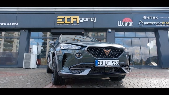 Nasıl koruduğu, onu diğerlerinden ayıran şeydir 😎. Cupra’nın ülkemizdeki mevcut modeli Formentor, artık ClearFX 10H Seramik Kaplama ile dış etkenlere karşı koruma altında! ClearFX attogenetik yüzey mühendisleri tarafından geliştirilerek, bilinen tüm seramik kaplamalar gibi sadece yüzeyde çalışmaz. Boyanın gözenekli yapısına sızarak tüm boyayı koruma altına alır! @cupra_official @cupra_tr @restorfxtr #ecagaraj#exclusive#automobiles#detailing#detailingworld#detailingturkey#llumar#stek#windowfilm#windowfilm#cupra#cupraformentor#cupraleon#cupraturkey#cupraf#cupraworld#formentor#leon#cupraformentor#cupraateca#ateca#cuprasport🔝🔥🏁❤️ #cupra#turkey#mersin