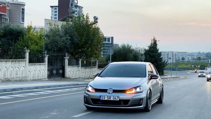 Şehrin yeni gözdesi ✨ VW GOLF oldukça kötü ve yorgun bir haldeyken teslim aldığımız aracımızı keyifle değiştirip dönüştürüp uğurladık. En iyisini isteyenlerin adresi 🔥 *Mini onarım *R-Line dönüşüm * Llumar Cam filmi 😎 * Antibakteriyel detaylı temizlik 🦠✨ * ClearFX Seramik Kaplama 💎 @restorfxtr @ecagaraj @llumarcamfilmi #ecagaraj#exclusive#Carcare#automobile#restorfx#restorfxtr#restorfxfamily#clearfx#llumar#camfilmi#windowfilm#detailing#detailingworld#detailingturkey#boyakoruma#volkswagen#golf#streetstyle#instagood#golf7#golf7rline#vwturkiye