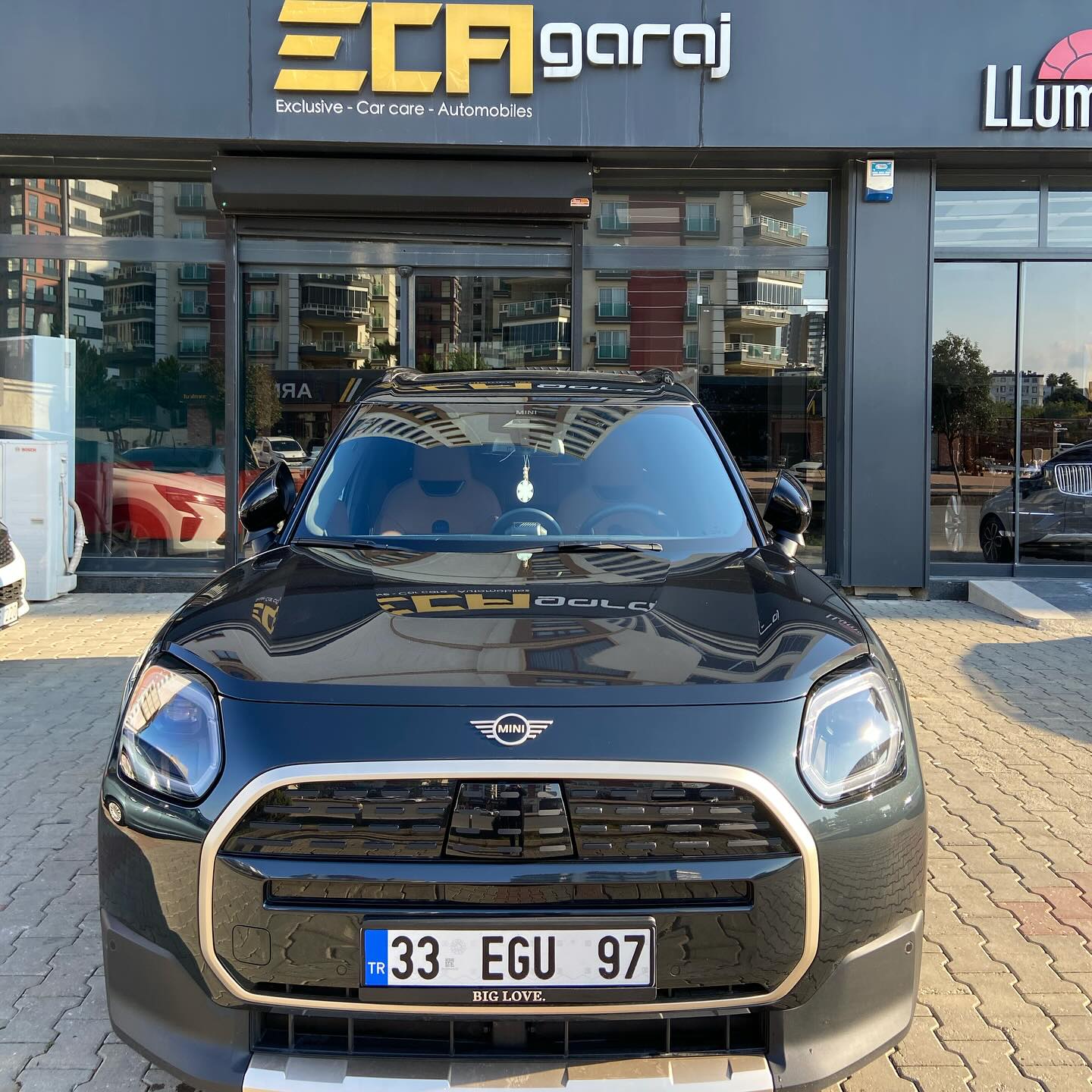 0 km Mini Countryman konuğumuz ✨ •STEK CARBON BLACK Serisi cam filmi ile güneşin zararlı ışınlarına karşı üstün koruma ve maksimum gizlilik ☀️ Aracınıza Hem stil hemde güvenlik katıyoruz!💯 #ecagaraj #stekcamfilmi #stek #mini #minicountryman #0km #camfilm #mersin