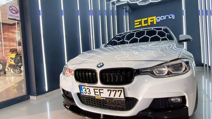 Bmw 320i 40.yıl paket misafirimiz oldu, beyaz parlamaz tabularını yıkıp aracımızı mükemmel bir hale getirdik. Komple Clearfx seramik kaplama ile boyasını mükemmel derinlik ve korumaya alıp, kalitesiz cam filmlerini söküp Llumar kalitesiyle buluşturup misafirimizi uğurladık. En iyisini isteyenlerin adresi🔥 @restorfxtr @llumarcamfilmi #exclusive#carcare#automobiles#restorfx#clearfx#restorfxmersin#llumar#llumarcamfilmi#seramikkaplama#detailing#detailingturkey#bmw#bmwlife#bmwf30#bmw320i#bmwm#bmwturkiye#bmwturkey