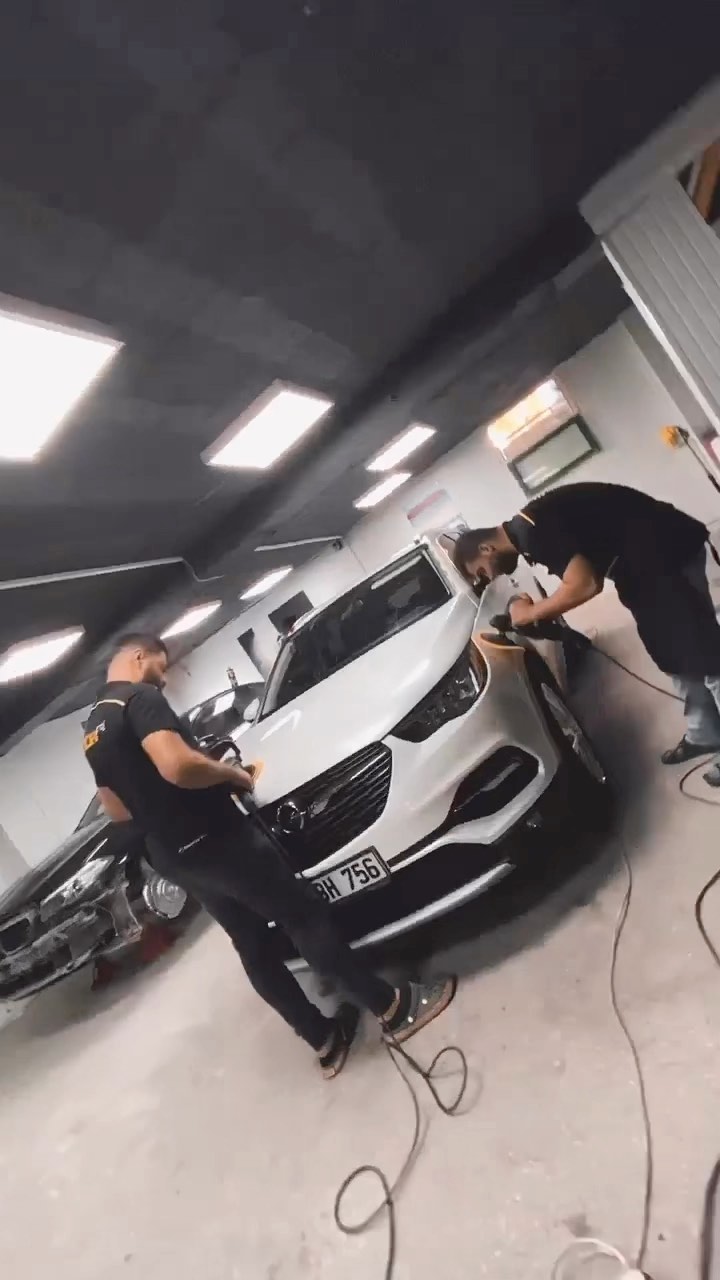 Eca Garaj Team Work 💪🏻 * * * #detailing #details✨ #detailier #detailingboost #detailingproducts #detailingworld #detailingcars #car #ceramicwax #ceramiccoating #clearfx #gtechniq