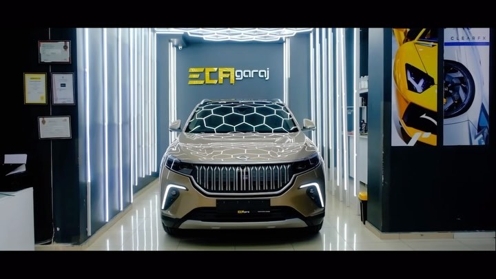 Togg T10X aracımıza✨ Stek DynoShield PPF (Paint Protection Film) kaplama ve LLumar Cam Filmi ATR Serisi ile özel bir koruma altına aldık. Bu kaplama, aracımızın dış yüzeyini çiziklerden, taş çarpmalarından ve hava koşullarından korurken, LLumar Cam Filmi de sürücü ve yolcularımıza daha fazla gizlilik ve güneş ışınlarına karşı ekstra koruma sağlıyor. En önemlisi, bu işlem 10 yıl garantili! Aracımızın mükemmel görünümünü ve değerini uzun yıllar boyunca korumak için en iyi seçeneği tercih ettik. İşte size bu işlemi adım adım gösteren kısa bir video. Detayları izlemek için göz atın!”✨👌 @togg2022 #togg#togg2022#toggenburg#toggturkiye#toggt10x#ppf#ppfkaplama#stek#llumar#windowfilm#camdilmi#mersin#turkey#ecagaraj