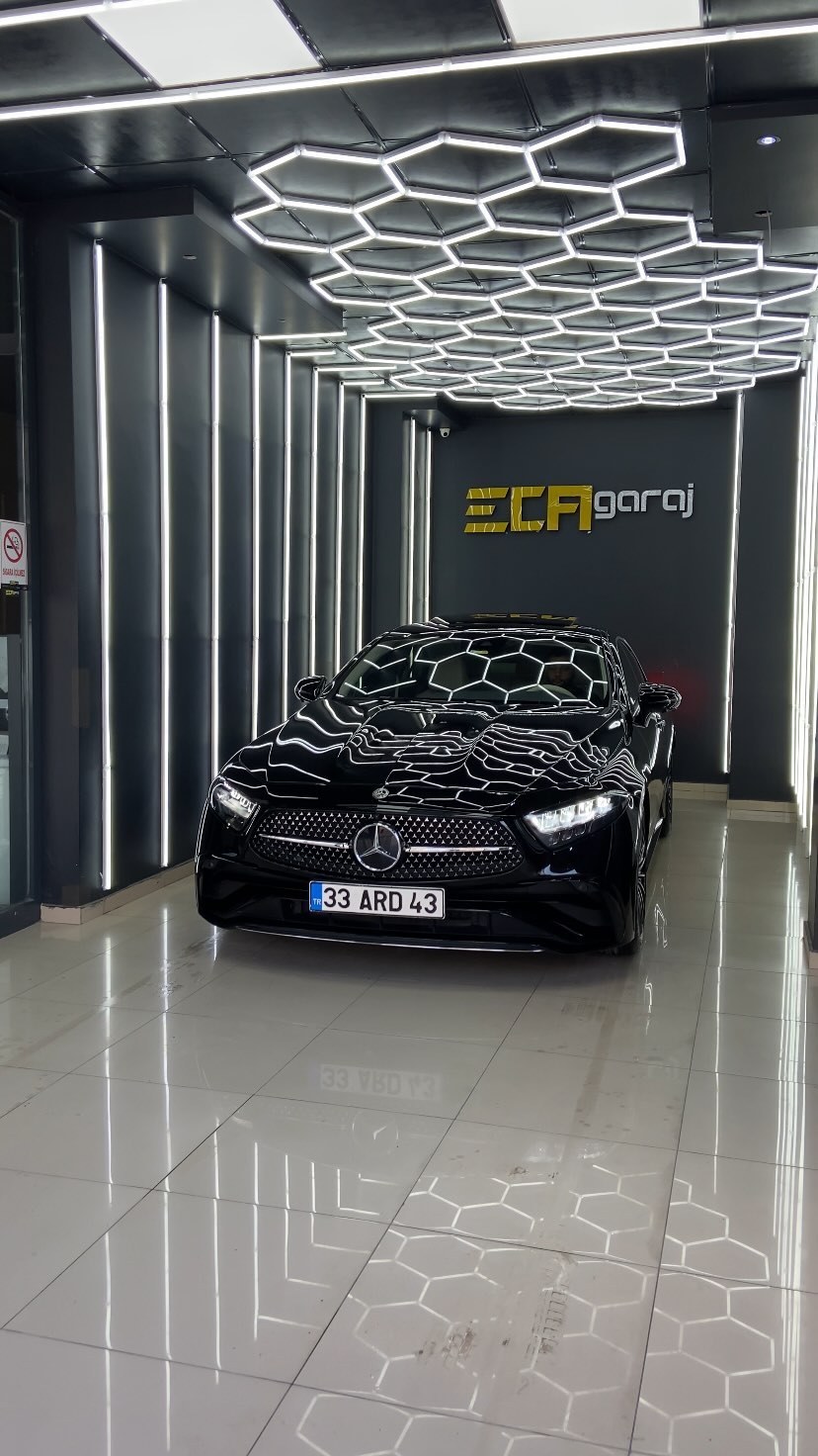 Mercedes-Benz CLS300d bu haftaki konuğumuzdu. Uygulanan bütün işlemler şunlar; - Ön Tampon Boyama - Boya Düzeltme, Parlatma ve Koruma - ClearFX 10H Seramik Kaplama - Antibakteriyel İç Detaylı Temizlik - LLumar Atr 20 ve Atr 15 serisi Cam Filmi #ecagaraj#exclusive#carcare#automobiles#restorfx#clearfx#restorfxtr#restorfxmersin#boyayenileme#detailing#detailingturkey#seramikkaplama#clearfxcoating#details#mercedes#mercedesamg#mercedescls#cls350#mercedesturkiye