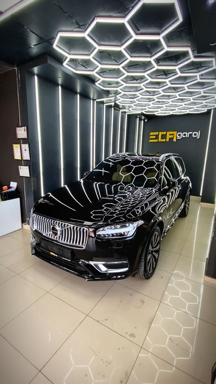 Volvo XC90 🚘✨ ClearFX Seramik Kaplama ile Boya Yüzeyine Üstün Koruma ve Parlaklık! LLumar ATR 15 Serisi Cam Filmi ile Güneşin Zararlı Işınlarına Karşı Etkin Koruma ve Maksimum Gizlilik 🌡🛡 Ön sürüş camında LLumar AIR 80 Serisi ile Yüksek Isı Reddi ve Gece-Gündüz Net Görüş! 🕶🔒 Aracınıza Hem Stil Hem de Güvenlik Katıyoruz! 💎 #llumar#ecagaraj#mersin#carcare#detailing#stek#exclusive#detailingworld#clearfx#cardetailing#llumarcamfilmi#llumarwindowfilm#llumarfilms#windowfilms#ceramicpro