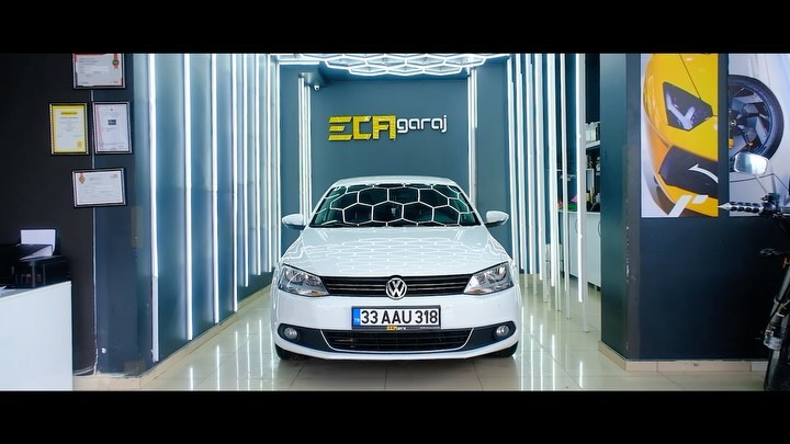 Haftanın konuğ Volkswagen jetta 🧿 Yapılan işlemler: *Boya koruma uygulaması✨ *Çizik onarım 🔁 *Ön ve arka tampon boyama ✅ *Antibakteriyel iç detaylı temizlik🫧 *Jant temizliği ve alt yıkama ✨ *Koltuk döşemesi ve direksiyon yenileme 👌 *ClearFX 10H Graphene Seramik Kaplama💎 En iyisini isteyenlerin adresi 🔥 #ecagaraj#exclusive#carcare#automobile#detailing#detailingworld#clearfx#llumar#stek#car#detaylıtemizlik#jetta#volkswagenjetta#volkswagen#vw#kesfet#detaylar#araçbakım#turkey#mersin