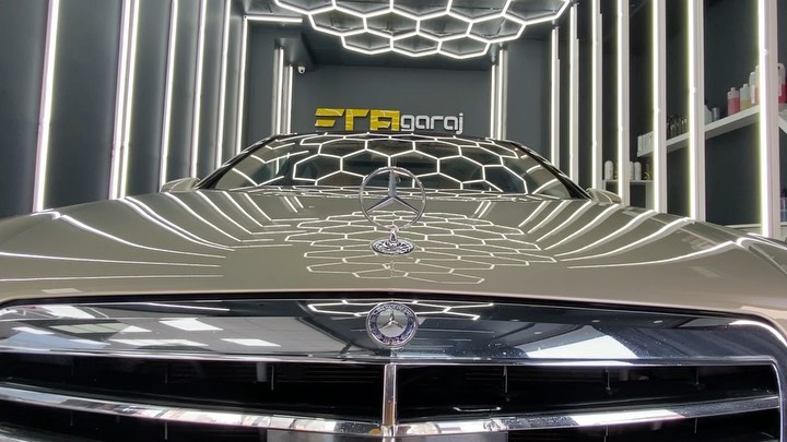 Mercedes E 250 aracımızı misafir edip; motor kaputu ve farlarına Stek Dynolite ppf kaplama , komple Clearfx seramik kaplama, kaliper boyama, detaylı temizlik ve deri koruma işlemlerini yaparak uğurladık. Misafirimize güzel günlerde kullanmasını diliyoruz. @stekturkiye @restorfxtr #exclusive#carcare#automobile#ecagaraj#restorfx#restorfxtr#clearfx#seramik#seramikkaplama#ppfkaplama#stek#stekdynolite#mersin#mercedese250amg#mercedes #mercedesturkiye#otomobilturkiye