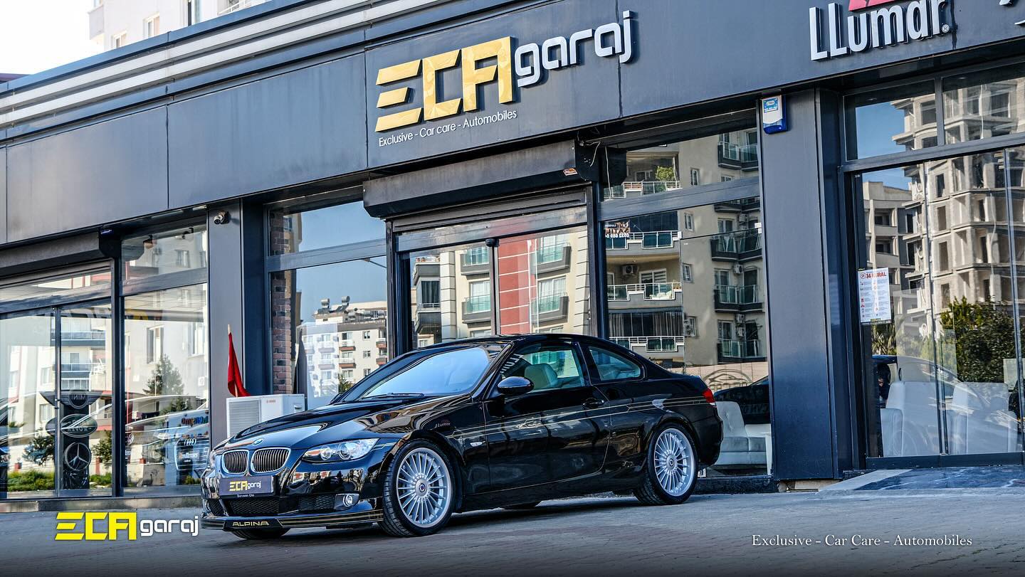 BMW E92’mizin stilini tamamlamak için Llumar Cam Filmi AIR 80 Serisi ile yepyeni bir görünüm kazandırdık! Bu yüksek performanslı cam filmi, mükemmel güneş koruması sağlarken aracınıza modern bir dokunuş katıyor. Sürüş keyfini artırmak ve iç mekanı korumak için tercihimizi Llumar’dan yana kullandık. ☀️🚗 Detaylar için DM atmayı unutmayın! #Llumar#BMW#E92#CamFilm#AraçModifikasyonu#bmwm#bmwm3#bmwmotorrad#bmwlove#bmwclub#llumar#llumarwindowfilm#air80#llumarturkey#detailing#detailingworld#exclusive#automobile#ecagaraj#carcare#turkey#mersin