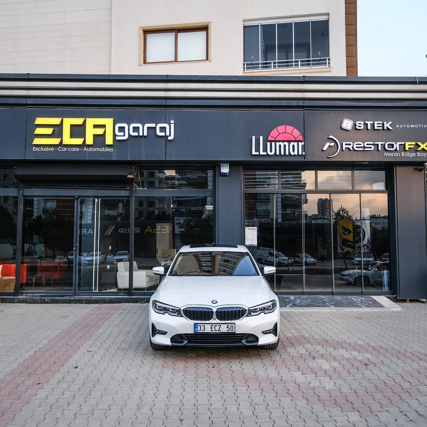 Güneşin sıcak etkilerinden korunmak hiç bu kadar şık olmamıştı! BMW 320i’mize Llumar ATR Serisi cam filmi uygulandı. Artık güneş ışınlarının zararlı etkilerinden korunurken aracımızın şıklığından ödün vermiyoruz.🚗💫 #BMW320i#LlumarATR#AracınŞıklığı#Bmw#bmwm#bmwmotorrad#bmwlife#bmwlove#bmwclub#bmwgram#bmwmpower#bmwmotorsport#bmwfan#llumar
