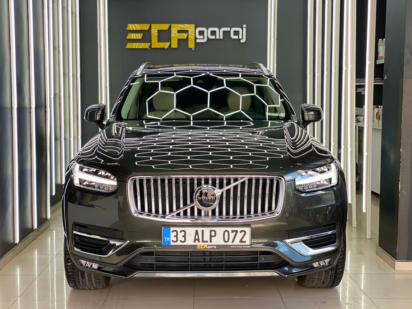 VOLVO XC90⚡️✨ Yapılan işlemler: •ClearFX Seramik kaplama💎 •Antibakteriyel iç detaylı temizlik ✨ •Koltuk deri koruma🛡️ #volvo#volvotrucks#volvoxc90#volvoxc60#volvocars#volvoce#clearfx#llumar#photography#carphotography#explorar#stek#detailing#diamond#ecagaraj#mersin
