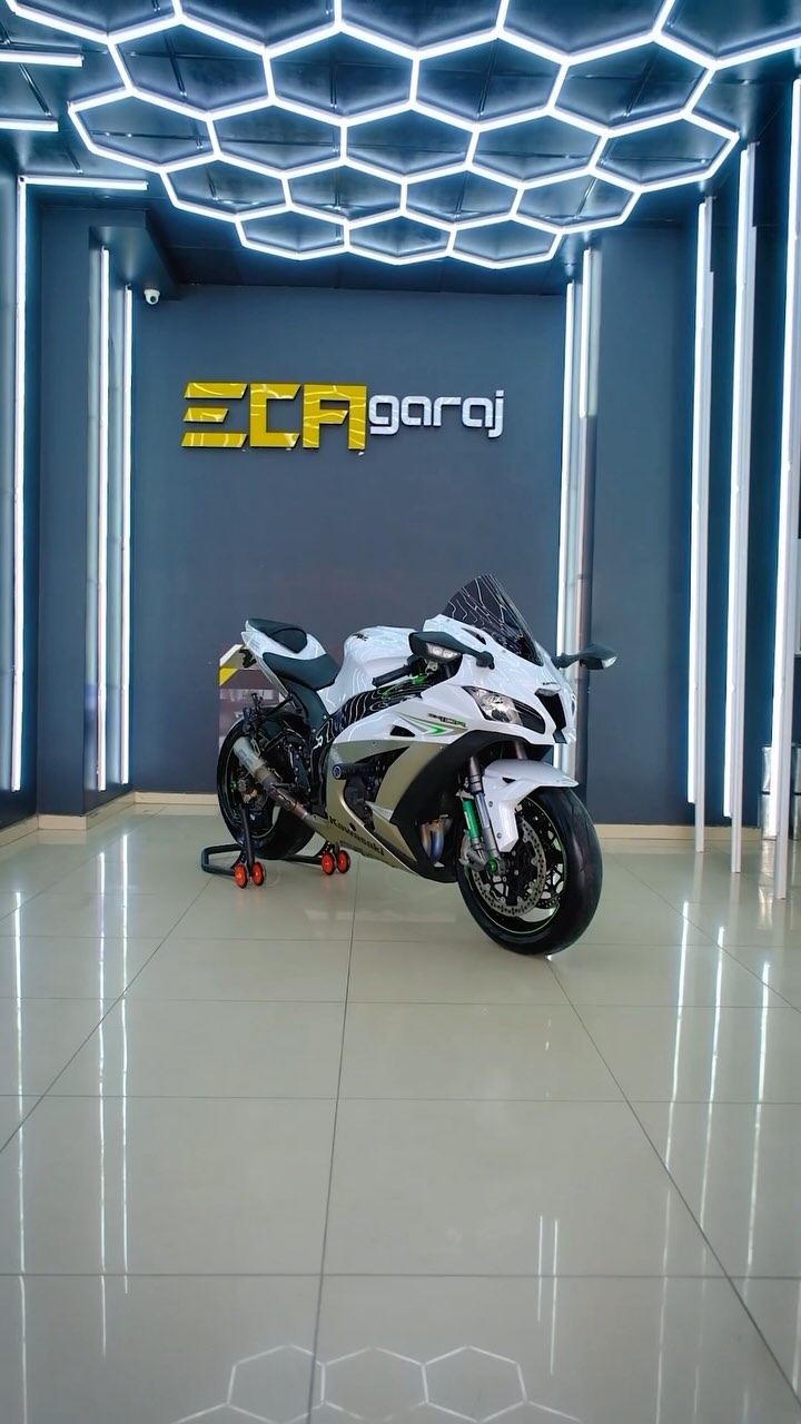 ECA Garaj Farkıyla ClearFX Seramik Kaplama✨🏍️💎 . . . #Clearfx#motor#kawsaki#kawsakininja#detailing#seramikkaplama#ceramic#ceramics#carcare#motorcars#motorcycle#motocross#restorfx#llumar#world#learnoninstagram#instagood#mersin
