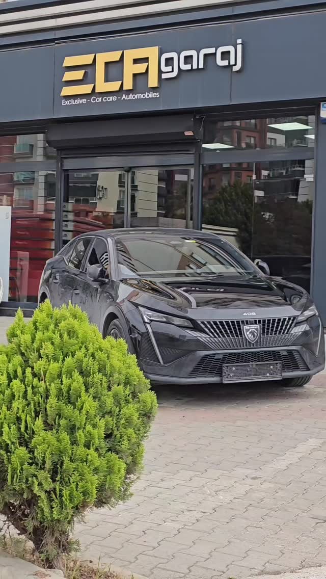 Sadece 1 yaşındaki, iç ve dış etkenlerden fazlasıyla nasibini alan 408 garajımızda konuğumuzdu. Yapılan işlemler; - Boya düzeltme, parlatma ve koruma uygulaması - Antibakteriyel iç detaylı temizlik uygulaması. #ecagaraj #ecagarajgünlükleri