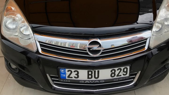 Boyası oldukça zayıflamış, motor kaputu tavan ve bagajda verniğinin parlaklığı neredeyse bitmiş ve heryerinden solmaya başlamış aracımızın boyası restorfx uygulamasıyla kurtarıldı. Verniğine yaklaşık 10 mikronluk ekstra bir katman sağlanarak yeniden ilk günkü gibi parlak ve canlı hale getirildi. Pasta cila gibi verniği aşındıran kısa süreli yöntemler boyası zayıflamış araçlar için çözüm değil aksine zarardır. Siz de geç kalmadan aracınızın boyasını Restorfx ile koruyun ve ultra parlaklık sağlayın. @adem_gamze_derin hayırlı olsun 😊 #restorfx#boya#tbt#tb#car#a#araba#instagood#mersin#carcare#pozcu#modifiye#tuning#akdeniz#otomotiv#instadaily#e#renault#mercedes#audi#toyota#opel#opelastra#astra#opelturkiye