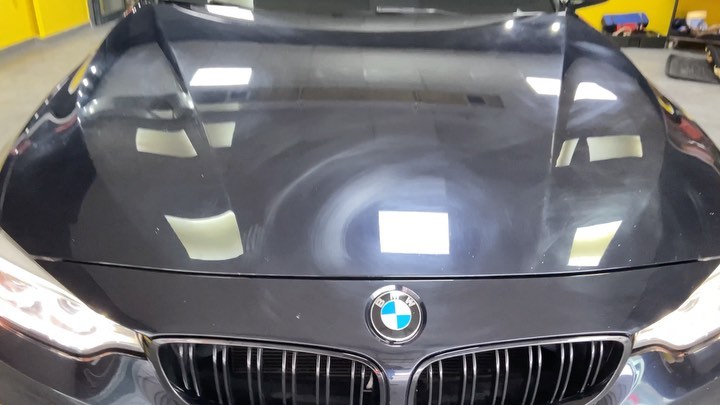 Bir hayata dönüş hikayesiyle tekrar beraberiz. Yeni misafirimiz olan BMW 4 serisi aracımızın matlaşmış, amatör uygulama merkezleri tarafından kalın zımpara ve yoğun polisaj işlemine maruz kalan boya yüzeyini RESTORFX teknolojisi ile yenileyip mükemmel parlaklık ve derinlik kazandırdık. Başka hiçbir uygulama ile giderilmeyecek bu kusurları RESTORFX teknolojisi ile tamamen kalıcı olarak yok edip misafirimizi uğurladık. En iyisini isteyenlerin adresi🔥 #ecagaraj#restorfx#exclusive#carcare#automobiles#clearfx#detailing#boyayenileme#llumar#stek#mersinboyakoruma#mersincamfilmi#ppf#detailingtürkiye#bmw#bmw4series#bmw4