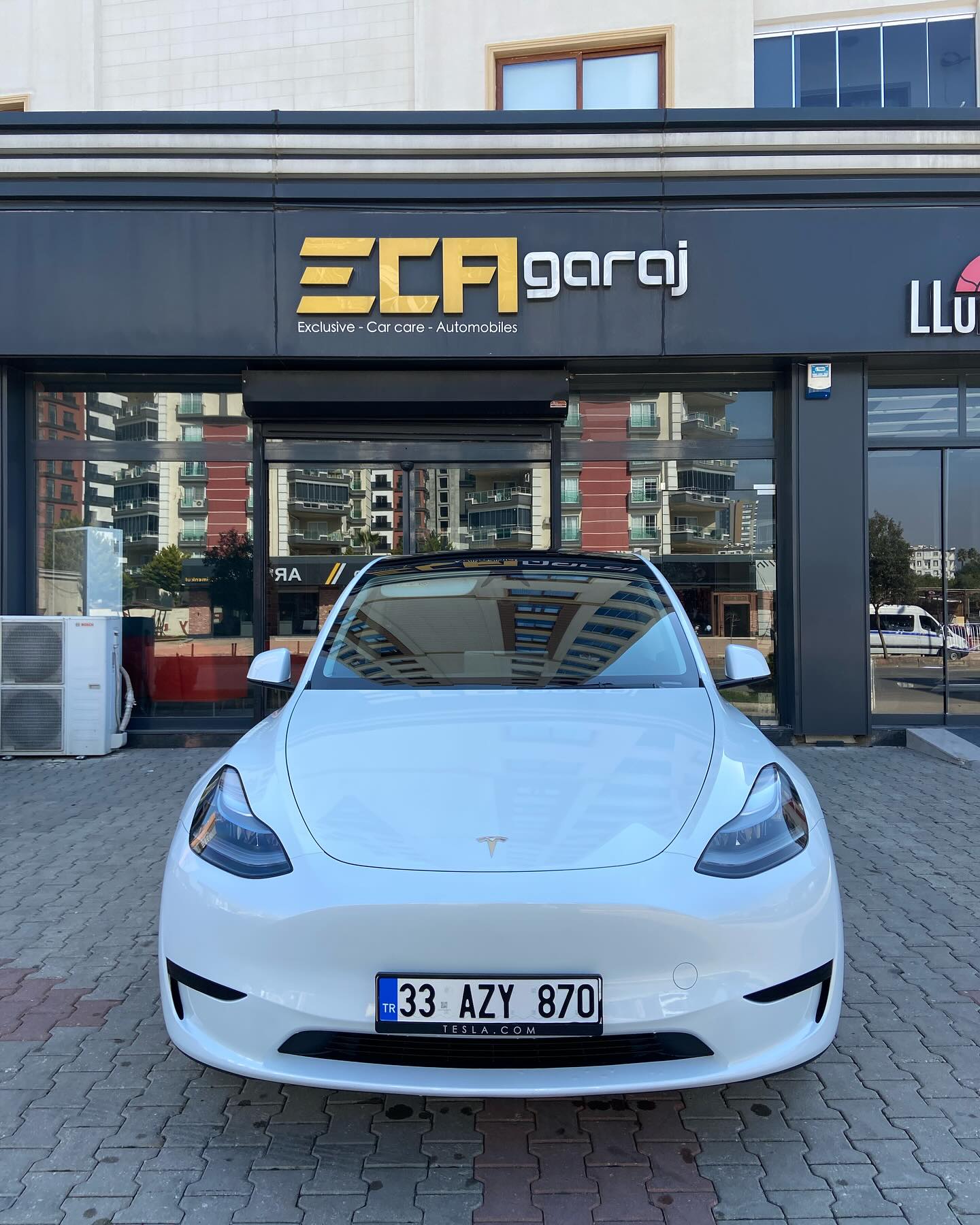 Tesla Aracımıza LLumar cam filmi dokunuşu! ☀️✅ @ecagaraj 👍🏻 #mersin #ecagaraj #mezitli #araç #auto #tesla #teslamodely #llumar #0km