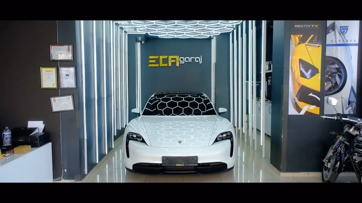 Porsche Taycan’ımıza özel bir dokunuş! STEK DYNOlite PPF kaplaması ile aracımızı çiziklere ve dış etkenlere karşı korurken estetik ve şıklığını ön plana çıkardık. Profilimizdeki paylaşımımızda bu özel bakımın detaylarına göz atın. #Porsche #Taycan #STEKDYNOlite #ppfkaplama #ppf #ppffilm #detailing #detailingworld #detailingturkey #exclusive #carcare #ecagaraj