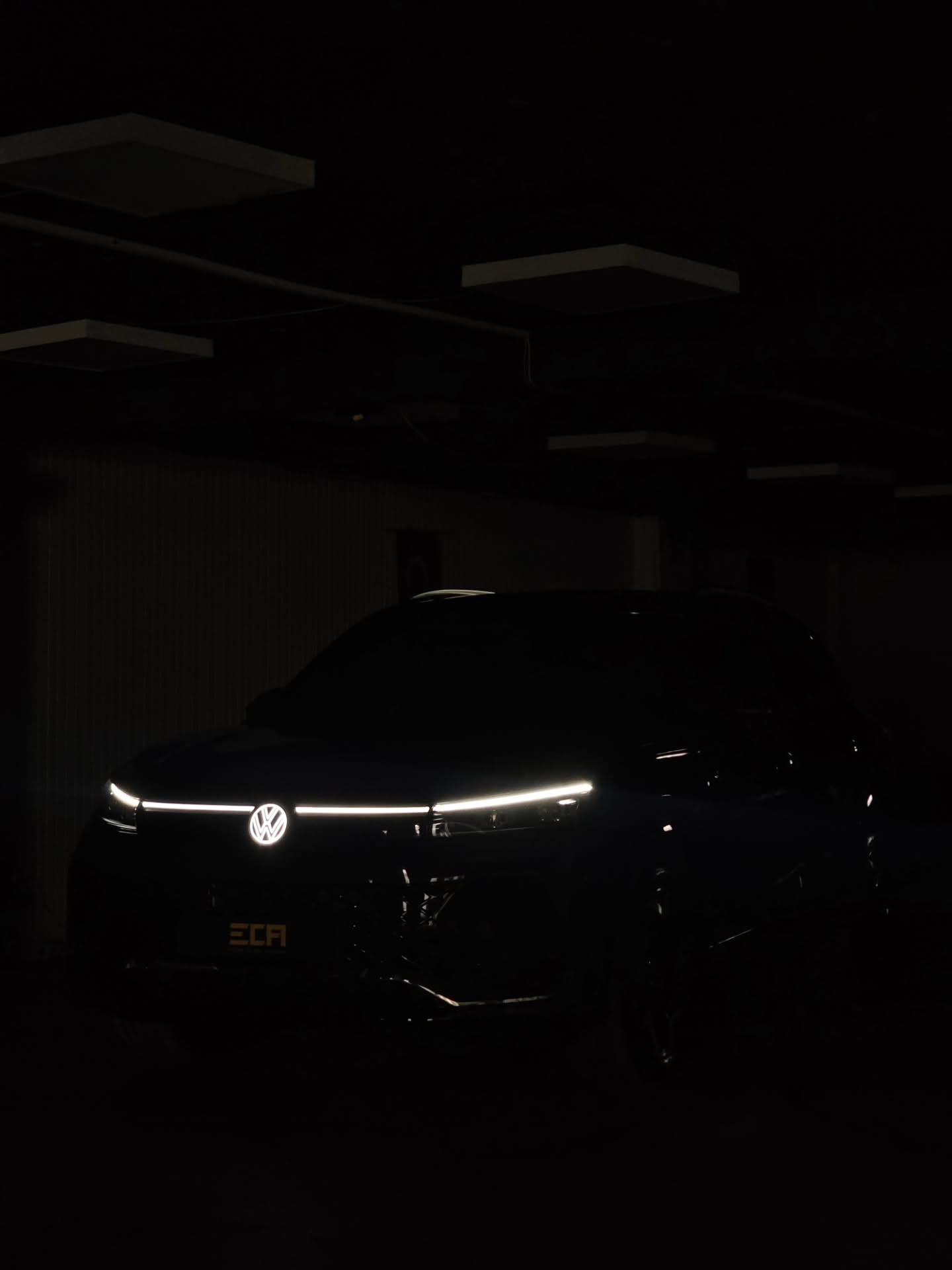 Yeni Tiguan için daha parlağı yok! En iyisi yakışır dedik ve onu STEK DYNOshield PPF ile zırhladık! 💪 Parlaklığı göz kamaştırıyor, koruması iç rahatlatıyor. Şimdi yollar düşünsün! 😎 --- #VolkswagenTiguan #Tiguan #VWTiguan #TiguanRline #Volkswagen @vwturkiye @stekturkiye @official.stek