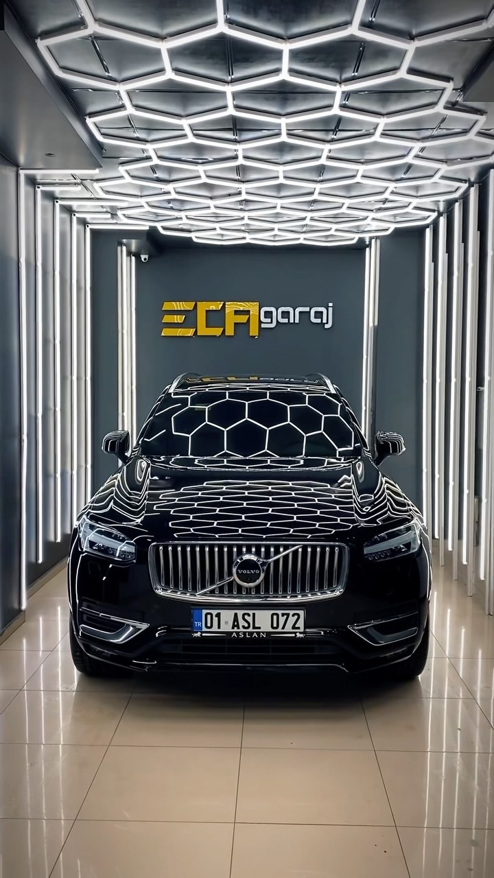 Volvo XC90 Aracımıza 🚗✨ *STEK DYNOlite PPF Kaplama uygulandı, dış yüzeyinizi çizilmelere ve taş çarpmalarına karşı korur. *Elektrikli Basamak Takımı ile aracınıza giriş kolaylığı sağlandı. *İç detaylı temizlik yapılarak aracınızın iç yüzeyleri antibakteriyel solüsyonla dezenfekte edildi. @stekturkiye #stek#llumar#ppf#camfilmi#elektriklibasamak#volvo#volvoxc90#xc90#exclusive#automobile#carcare#care#detailing#detailingworld#turkey#mersin