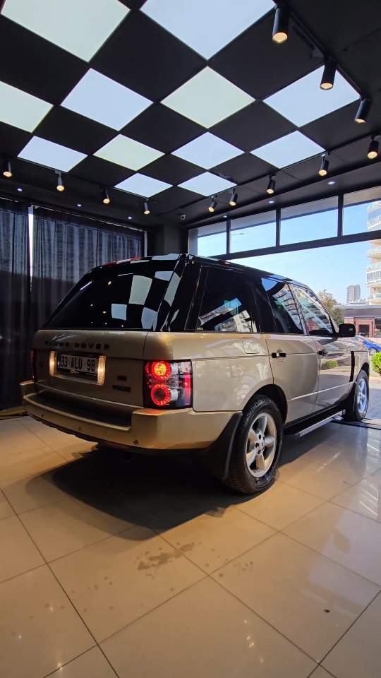 Bir yenileme hikayesi! 20 yaşındaki Range Rover Konuğumuzdu! *İç döşemeler ve trim restorasyonları. *Dış aksam dokunuşları, retro tasarımlar. *Motor mekanik bakımları vs. #detail #detailing #camfilmi #ecagaraj #STEK #llumar