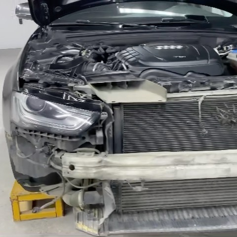B8 kasa AUDI A4 yenilenmek, güzelleşmek için misafirimiz oldu. Aracımızın öncelikle ağır tamiratlarını, yoğun taş izlerini, tampon boya onarımlarını,göçüklerini, çizik dolgularını yaptıktan sonra boya yenileme ve düzeltme çalışmalarına geçtik. RESTORFX boya yenileme teknolojisi sayesinde kusursuza yakın hale gelen boya yüzeyini ve tamponlarını daha sonra Clearfx seramik kaplama ile koruma altına aldık. Aracımızın camlarına da Llumar ATC serisi 7 yıl garantili cam filmi ile güneşin zararlı ışınlarına ve kavurucu sıcağına karşı koruma altına aldık. @restorfxtr @llumarcamfilmi En iyisini isteyenlerin adresi 🔥 #ecagaraj#exclusive#carcare#automobiles#detailing#detailingturkey#seramikkaplama#restorfx#clearfx#camfilmi#mersin#mersindetailing#restorfxmersin#llumarmersin#audi#audia4#audia4life#auditurkiye#auditurkey#audiclub
