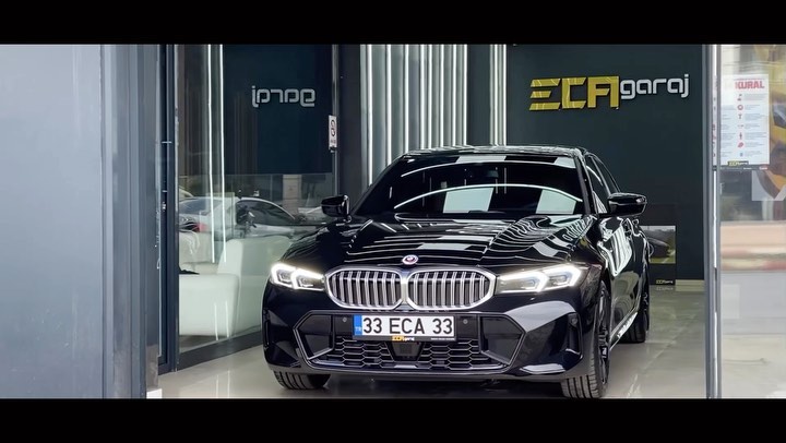 0 km 2022 model BMW G20 Lci 10 yıl garantili Stek Dynoshield ultra parlak ppf kaplama ile tam koruma altına aldık. Seramikli yüzeyi sayesinde maksimum su iticiliği sağlayan bu ürün toz tutmayı en alt noktaya indirdiği için aracınız çok daha uzun süre kirlenmiyor. Camlara Llumar ATR ve Air serisi uygulayarak sıcağa karşı mükemmel bir ısı performansı yakaladık. Görüntü netliği olağanüstü olan Llumar cam filmleriyle sürüş konforu en üst noktada hissediyorsunuz. Camların dış yüzeyine Clearfx Glass cam seramiği uygulayarak maksimum su iticiliği sağlandı. İç deri yüzeylere Clearfx Interior deri seramiği uygulayarak deri korumasını en üst düzeye çıkardık. Würth motor koruma uygulayarak motor içini dış etkenlere karşı korumaya aldık. @stekturkiye @stekofficial @llumarcamfilmi @restorfxtr @restorfx @wurth_tr #ecagaraj#exclusive#carcare#aytomobiles#stek#llumar#restorfx#ppf#g20lci#bmw320i#bmwg20lci#bmwg20#mersin#detailing#detailingturkey#bmwturkiye#bmwlove#bmwm3