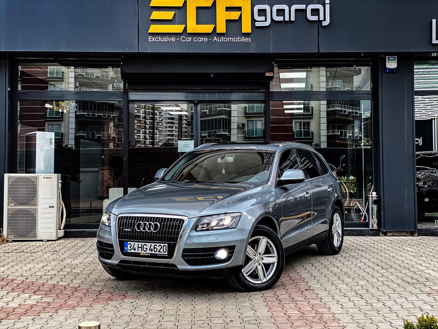 Audi Q5 Clearfx Graphene 10H seramik kaplama ile bambaşka bir parlaklığa kavuşturup, camlarına SunTek cam filmi (5 yıl garanti ) uygulayıp, antibakteriyel detaylı temizlik ve deri koruma yaparak misafirimizi uğurladık 😎 En iyisini isteyenlerin adresi 🔥 @restorfx @restorfxtr @suntekturkiye @llumarcamfilmi #ecagaraj#exclusive#carcare#automobiles#detailing#clearfx#restorfx#suntek#suntekcamfilmi#suntek#seramikkaplama#istanbul#mersin#maltepe#details#audi#audiq5#audisport#auditurkiye