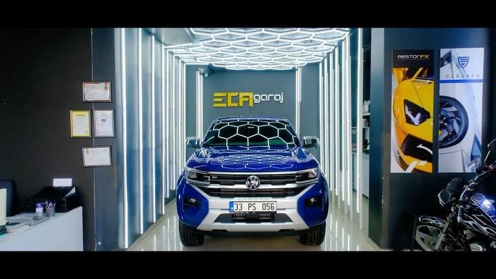 Volkswagen Amarok’unuzu en üst düzeyde koruma altına aldık! Aracınızı STEK Cam filmi (Carbon black serisi) ve STEK DYNOlite PPF Kaplama ile donattık. Şimdi aracınız hem göz alıcı hem de çevresel etkilere karşı güçlü bir kalkanla korunuyor. Profesyonel işçiliğimiz ve özel yaklaşımımızla aracınızı baştan aşağı yeniledik. 📩Detaylı bilgi ve randevu için bize ulaşın. #Volkswagen #Amarok #STEK #CamFilm #PPFKaplama #ProfesyonelHizmet #volkswagen #amarikandublaj #volkswagens #stekdynolite #lite #windowfilm #detailing #detailingworld #detailingturkey #exclusive #carcare #ecagaraj