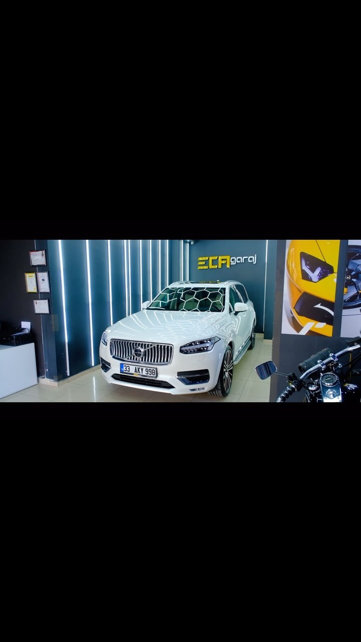 Volvo XC90’unuzu özenle koruma altına aldık! STEK DYNOshield PPF Kaplama ile aracınız, çiziklere karşı kalkan oluşturarak sadece estetik değil, aynı zamanda dayanıklılık kazandı. Profesyonel bir bakımın izlerini taşıyan bu özel uygulama ile yollarda güven ve şıklık bir arada. Her sürüşte farkı hissedin! 🚗💫 @stekturkiye . . #VolvoXC90 #PPFKaplama #Profesyonel #ppf #stek #dyno #shield #volvo #volvoxc #volvotrucks #detailing #llumar #paintprotection #exclusive #car #cars